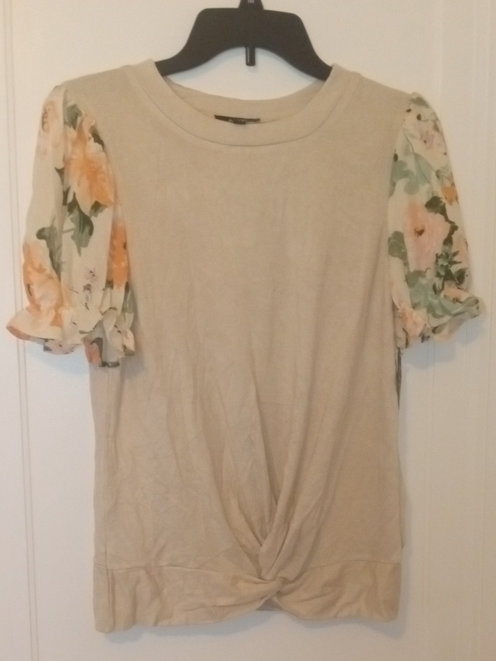 NWT Beige Floral Puff-Sleeve Knot Front Women's Top, small